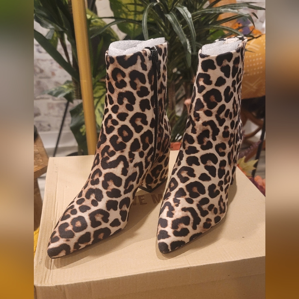 STEVE MADDEN Leo Velvet Booties, Size 5.5, Leopard
